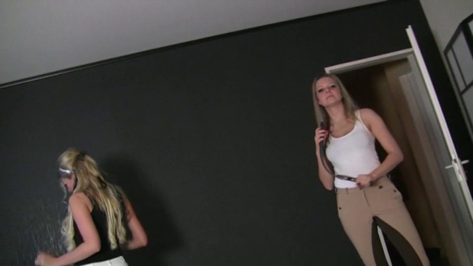 FemdomFoto - Maria - Cruel Riding Ladies (German)
